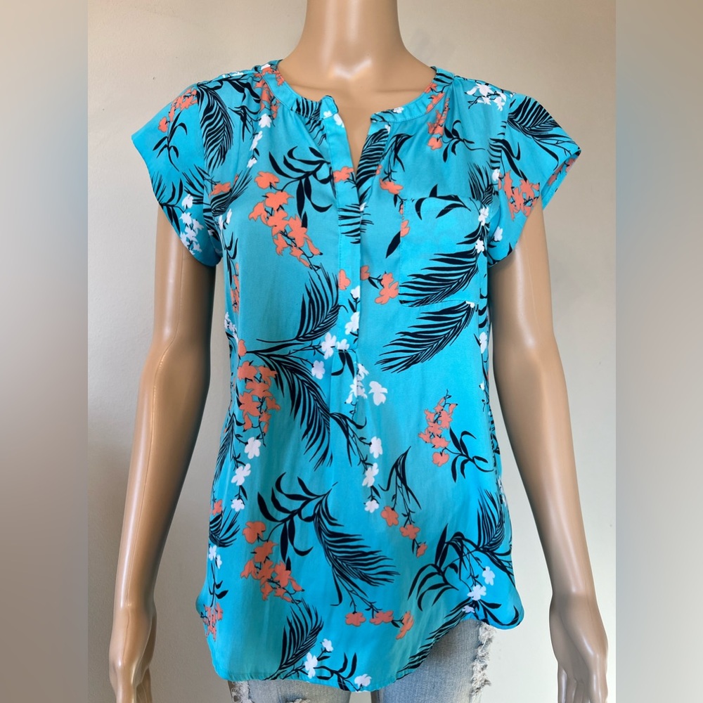 Liz Claiborne S short sleeve 100% polyester blouse